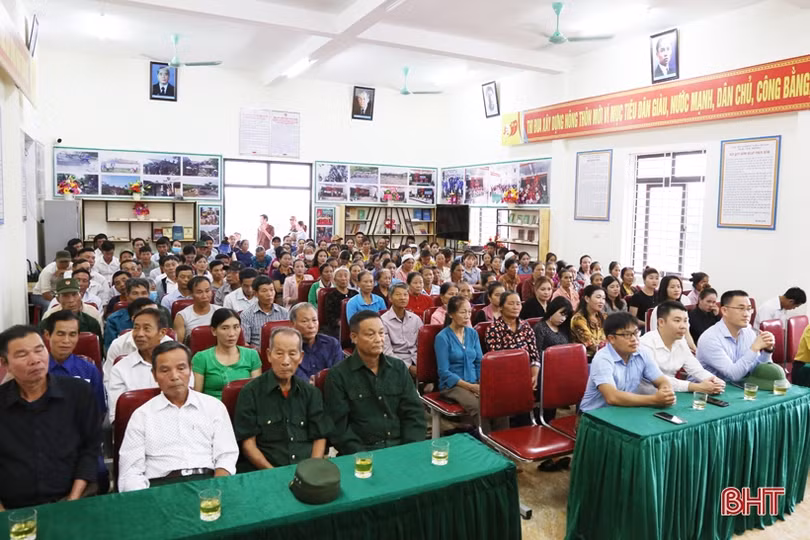 Người dân Kỳ Anh nô nức đi bầu cử trưởng thôn