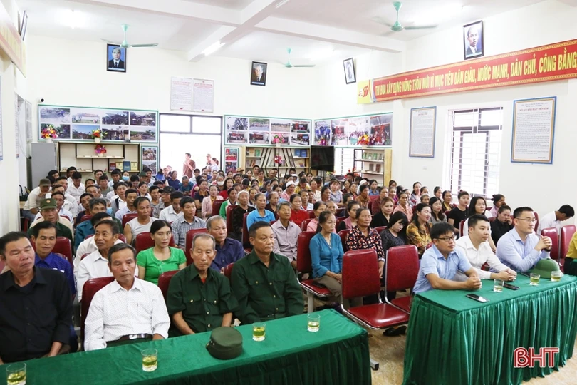 Người dân Kỳ Anh nô nức đi bầu cử trưởng thôn