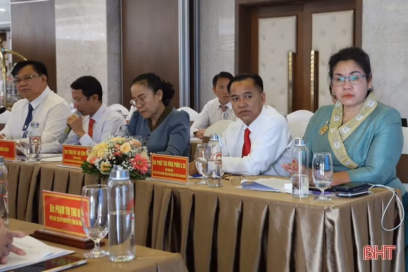 Hà Tĩnh và Khăm Muồn chia sẻ kinh nghiệm triển khai công tác mặt trận