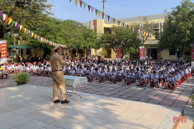 Nâng cao ý thức chấp hành pháp luật về ATGT cho học sinh Hà Tĩnh