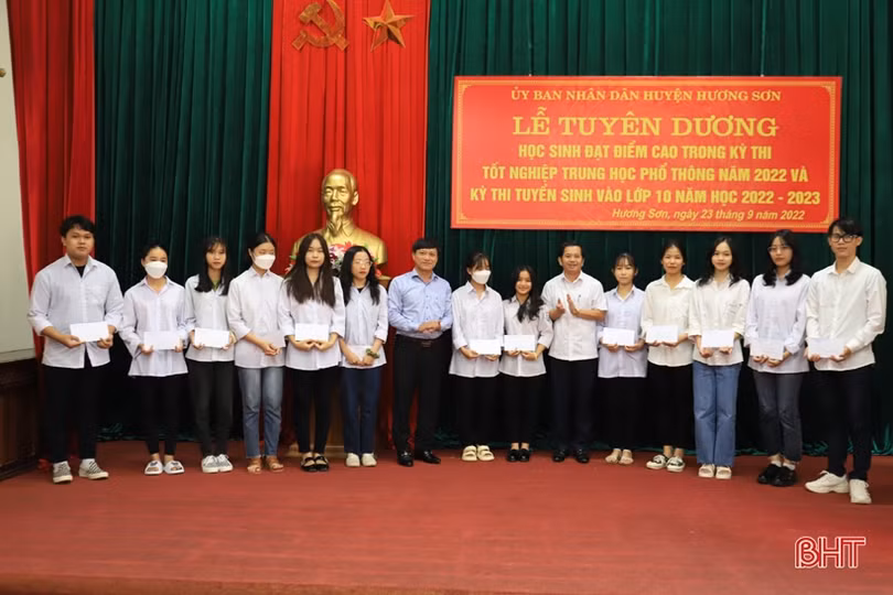 87 học sinh Hương Sơn được khen thưởng vì có thành tích cao trong các kỳ thi