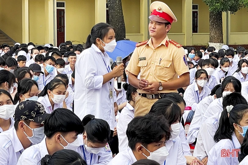 Hàng ngàn học sinh ở TX Hồng Lĩnh, Đức Thọ được trang bị kiến thức về an toàn giao thông
