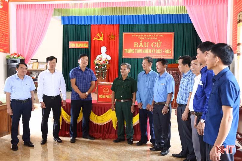 Người dân Kỳ Anh nô nức đi bầu cử trưởng thôn