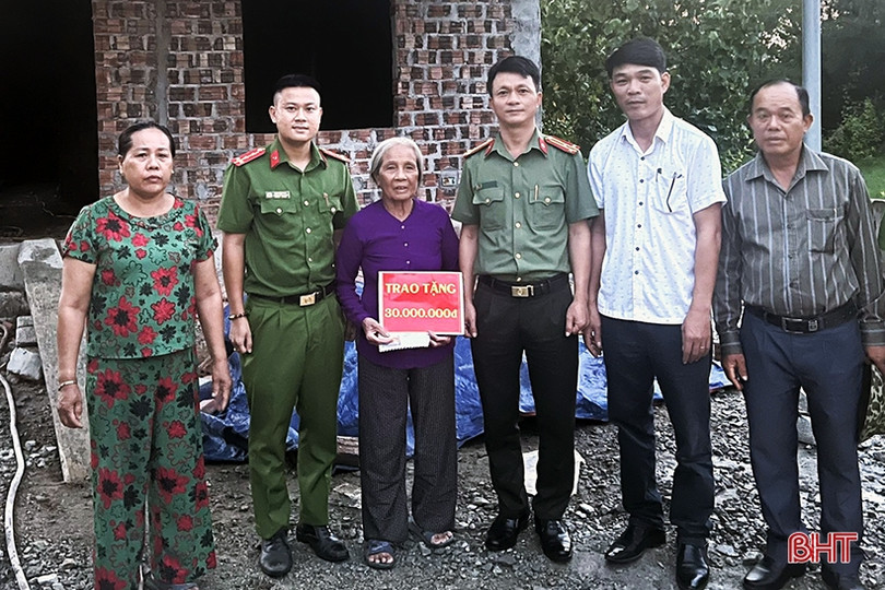 Công an xã ở Hà Tĩnh vận động kinh phí hỗ trợ vợ liệt sỹ hoàn thiện ngôi nhà