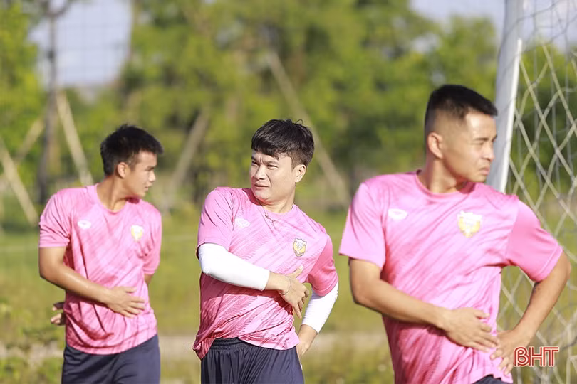 Phi Sơn, Thanh Trung trở lại tập luyện, sẵn sàng cho trận đại chiến với Nam Định