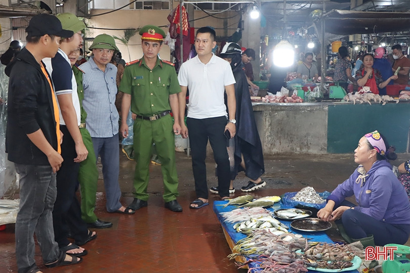 Công an Cẩm Xuyên “đội mưa” ra quân xử lý nạn săn bắt chim trời
