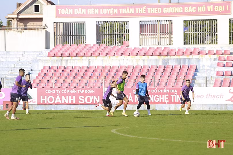 Phi Sơn, Thanh Trung trở lại tập luyện, sẵn sàng cho trận đại chiến với Nam Định