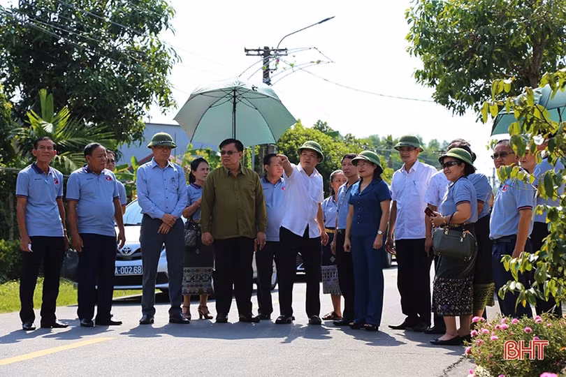 Hà Tĩnh và Khăm Muồn chia sẻ kinh nghiệm triển khai công tác mặt trận ảnh 11 Hà Tĩnh và Khăm Muồn chia sẻ kinh nghiệm triển khai công tác mặt trận