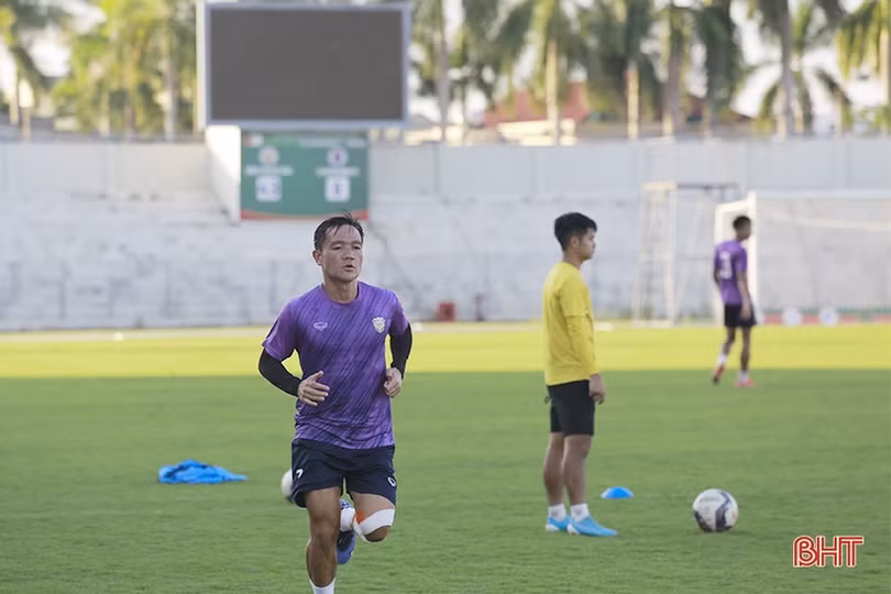 Phi Sơn, Thanh Trung trở lại tập luyện, sẵn sàng cho trận đại chiến với Nam Định
