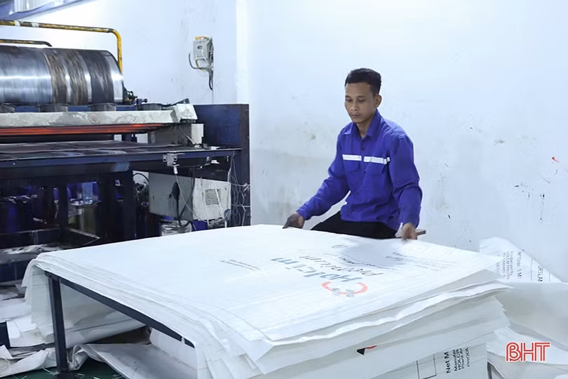 Dân chủ cơ sở tại cơ quan, doanh nghiệp Hà Tĩnh: Thẳng thắn đối thoại, tháo gỡ vướng mắc, thúc đẩy phát triển!