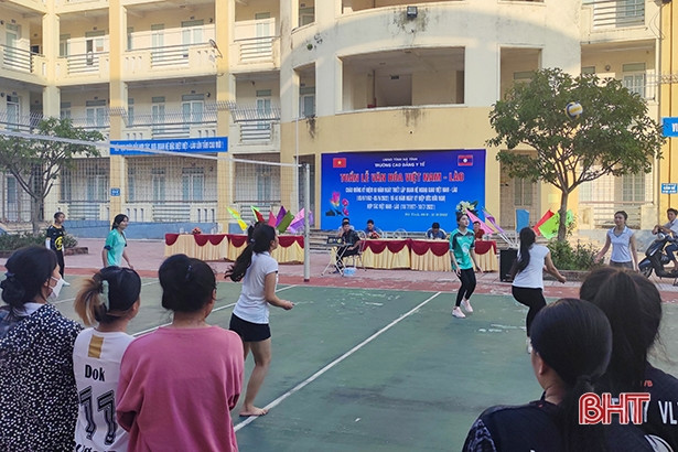 Sôi nổi tuần văn hóa Việt - Lào tại Trường Cao đẳng Y tế Hà Tĩnh