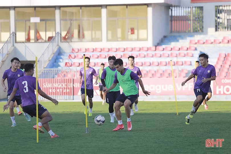 Phi Sơn, Thanh Trung trở lại tập luyện, sẵn sàng cho trận đại chiến với Nam Định