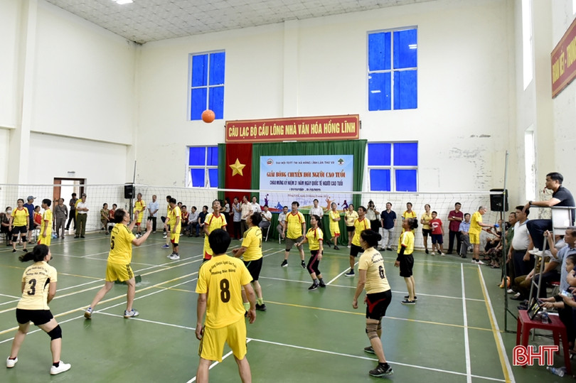 6 đội tranh tài Giải Bóng chuyền hơi người cao tuổi ở TX Hồng Lĩnh