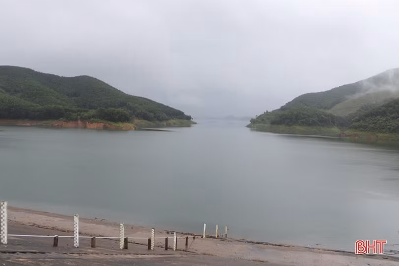 Theo dõi sát diễn biến bão Noru, đảm bảo an toàn về người và tài sản cho Nhân dân