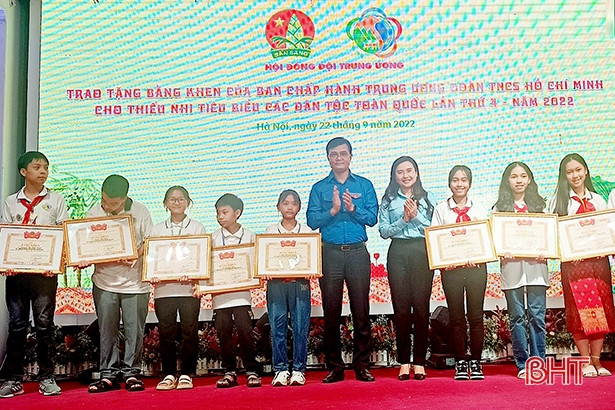 3 thiếu nhi Hà Tĩnh được tuyên dương là thiếu nhi tiêu biểu các dân tộc toàn quốc năm 2022