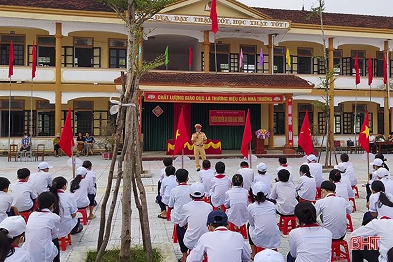 Hàng ngàn học sinh ở TX Hồng Lĩnh, Đức Thọ được trang bị kiến thức về an toàn giao thông