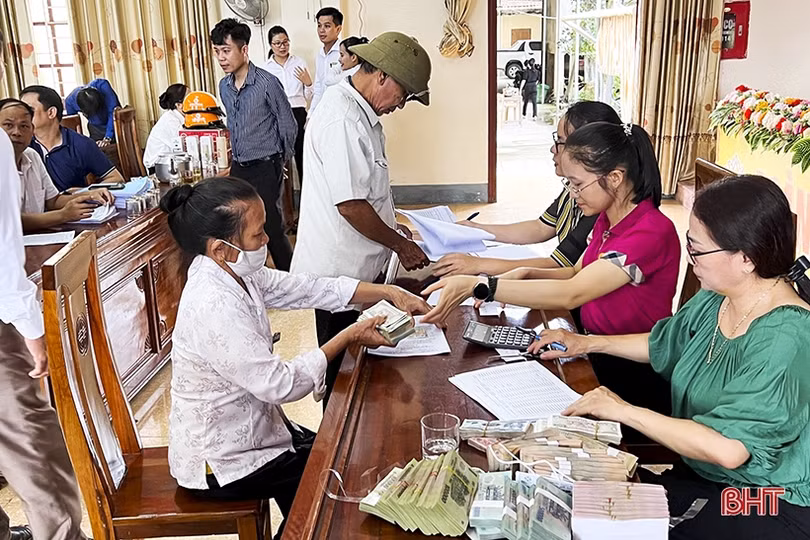 Những hộ dân đầu tiên của tỉnh Hà Tĩnh nhận tiền bồi thường GPMB cao tốc Bắc - Nam giai đoạn 2021 - 2025