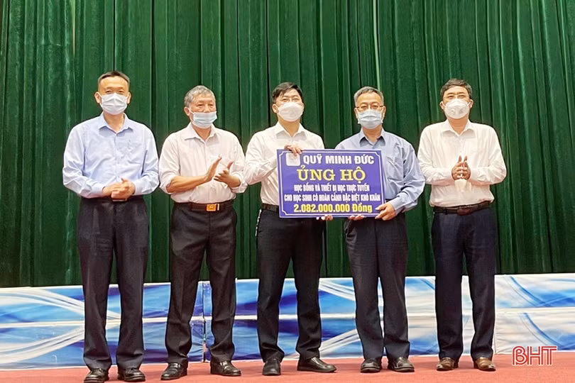 Quỹ Minh Đức nâng bước học sinh, sinh viên Hà Tĩnh vươn tới ước mơ