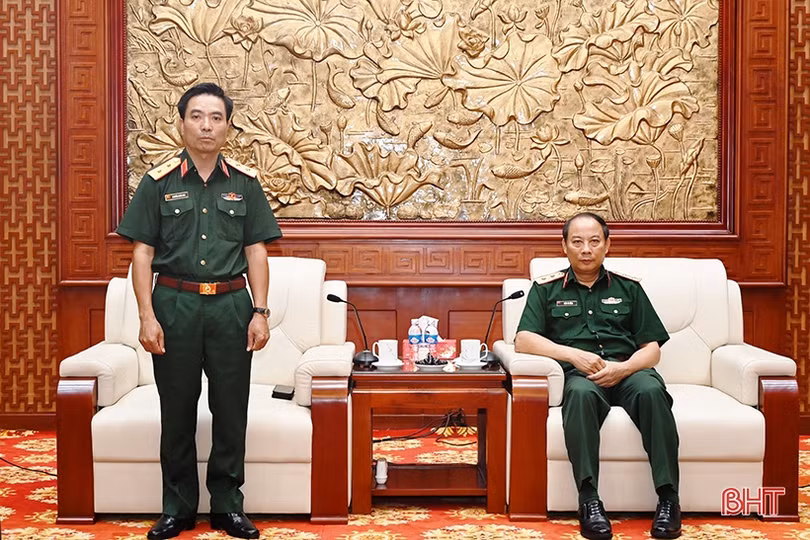 Thăng quân hàm Thiếu tướng cho Phó Tư lệnh Quân khu 4 Lê Hồng Nhân