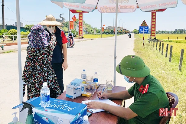 Các địa phương ở Hà Tĩnh siết chặt quản lý người, phương tiện qua lại địa bàn