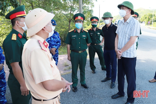 Bên trong thị trấn Xuân An ngày đầu thực hiện phong toả