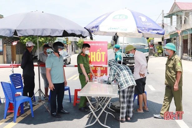 Các địa phương ở Hà Tĩnh siết chặt quản lý người, phương tiện qua lại địa bàn