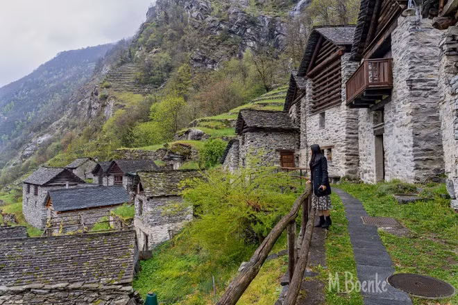 Lạc bước vào “ngôi làng đá” đẹp như tranh vẽ ở Thụy Sĩ