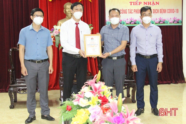 Các doanh nghiệp Hà Tĩnh hỗ trợ vật tư y tế phòng, chống dịch COVID-19