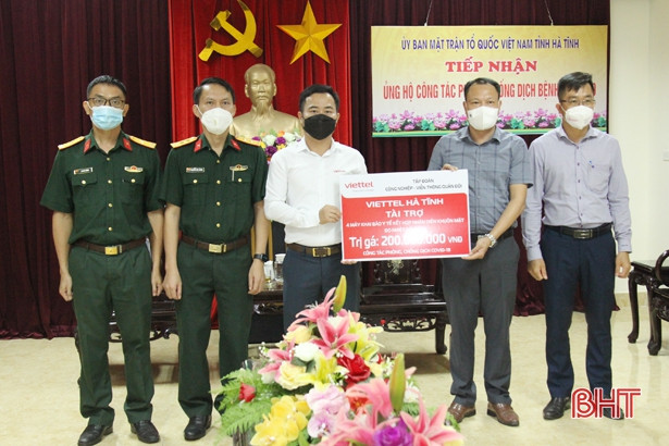 Các doanh nghiệp Hà Tĩnh hỗ trợ vật tư y tế phòng, chống dịch COVID-19