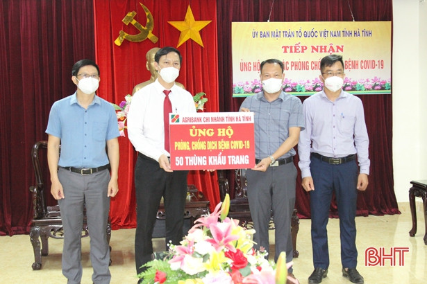 Các doanh nghiệp Hà Tĩnh hỗ trợ vật tư y tế phòng, chống dịch COVID-19
