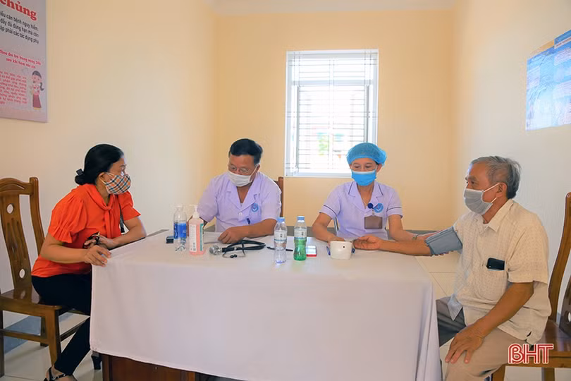 Hà Tĩnh tiêm vắc-xin phòng COVID-19 cho tiểu thương, hộ kinh doanh