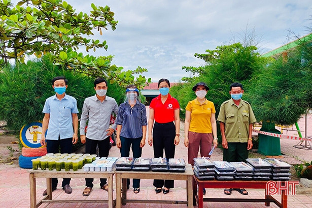 Nấu gần 7.500 suất cơm cho các khu cách ly tập trung ở TX Kỳ Anh