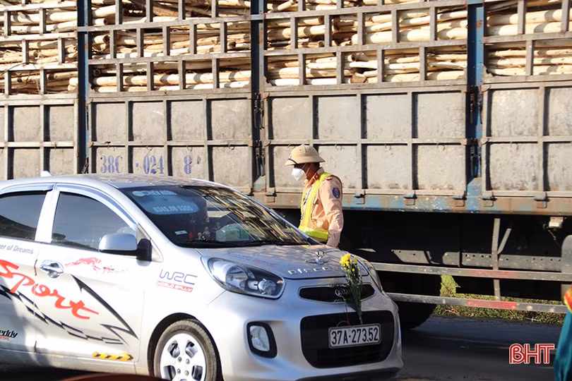 Tái thiết lập chốt kiểm soát phòng dịch tại cửa ngõ phía Bắc TX Kỳ Anh