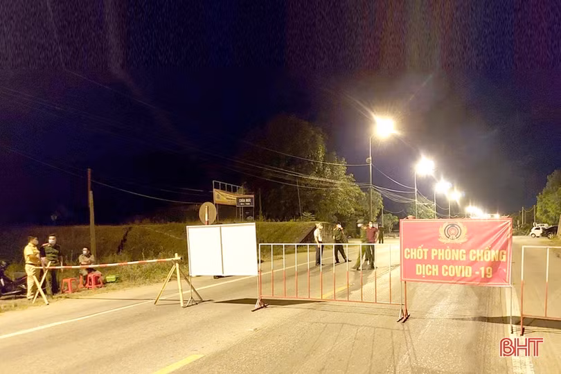 Lập 10 chốt kiểm soát vùng cách ly y tế toàn bộ thị xã Hồng Lĩnh