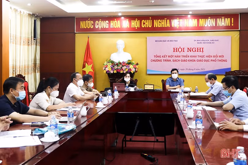 Kiên trì đổi mới để tiếp tục thực hiện chương trình, sách giáo khoa giáo dục phổ thông