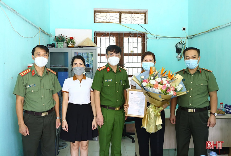 Bộ Công an gửi thư khen nhân viên tín dụng ở Hà Tĩnh khống chế đối tượng dùng dao để cướp tiền