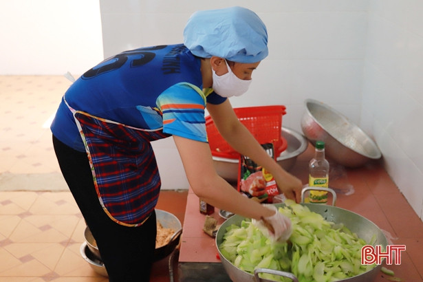 Nghi Xuân hỗ trợ 2.896 suất ăn cho các khu cách ly y tế