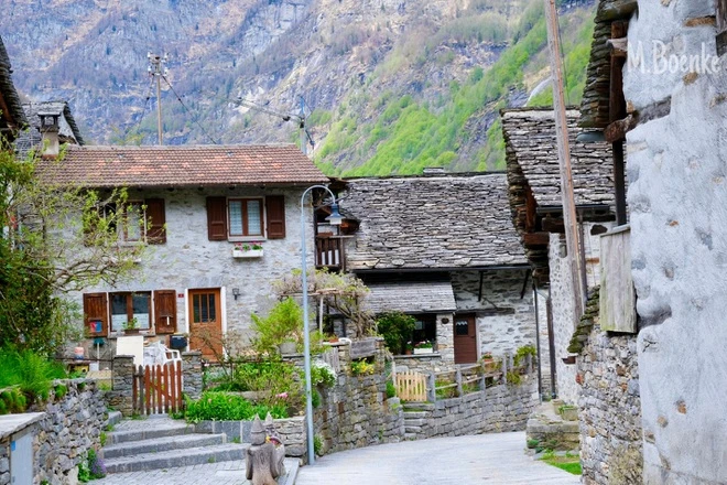 Lạc bước vào “ngôi làng đá” đẹp như tranh vẽ ở Thụy Sĩ