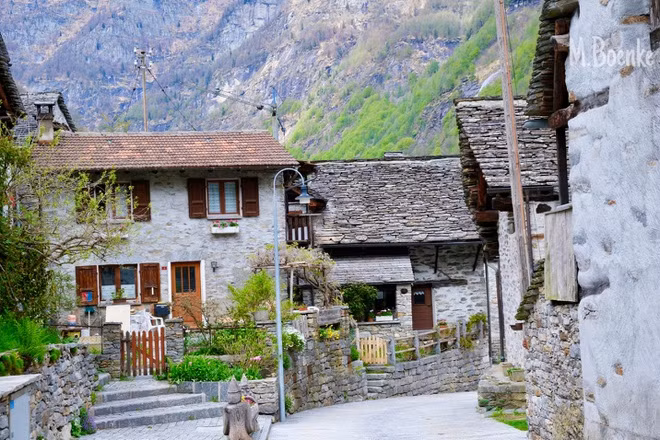 Lạc bước vào “ngôi làng đá” đẹp như tranh vẽ ở Thụy Sĩ