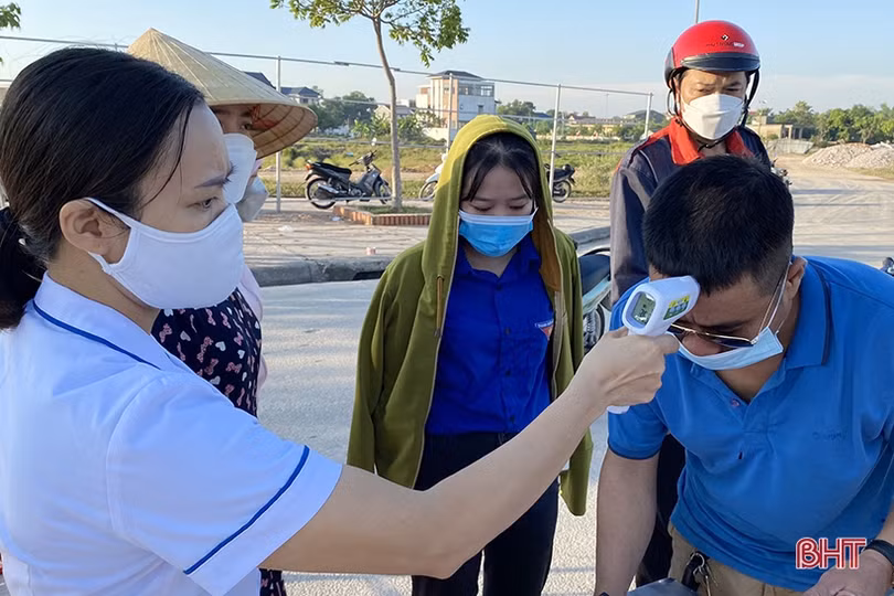 Sau khi lập các chốt kiểm soát, người dân ra/vào TP Hà Tĩnh cần điều kiện gì? ảnh 4 Sau khi lập các chốt kiểm soát, người dân ra/vào TP Hà Tĩnh cần điều kiện gì?