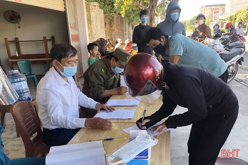 Sau khi lập các chốt kiểm soát, người dân ra/vào TP Hà Tĩnh cần điều kiện gì? ảnh 14 Sau khi lập các chốt kiểm soát, người dân ra/vào TP Hà Tĩnh cần điều kiện gì?