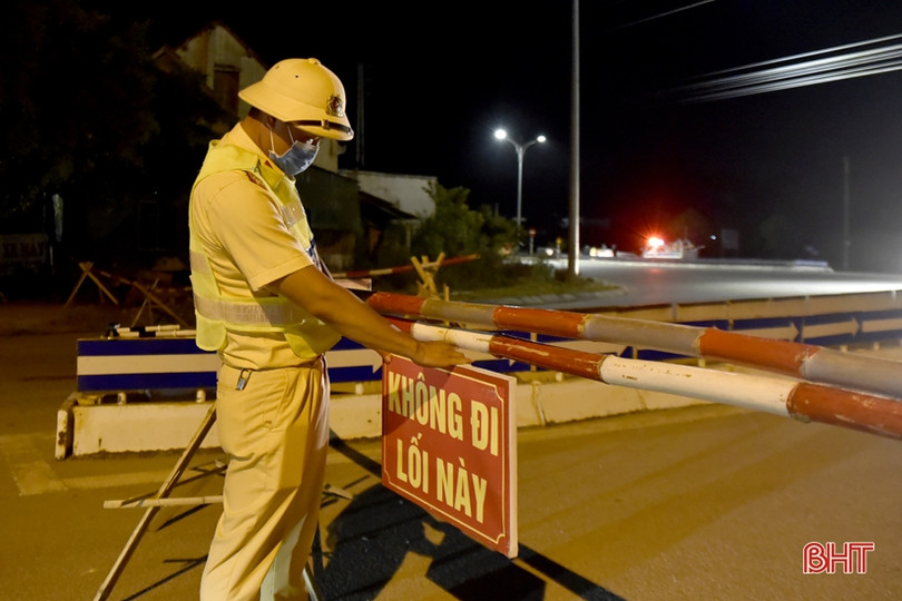 Lập 10 chốt kiểm soát vùng cách ly y tế toàn bộ thị xã Hồng Lĩnh