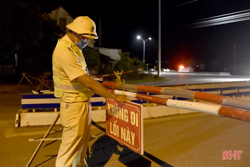 Lập 10 chốt kiểm soát vùng cách ly y tế toàn bộ thị xã Hồng Lĩnh