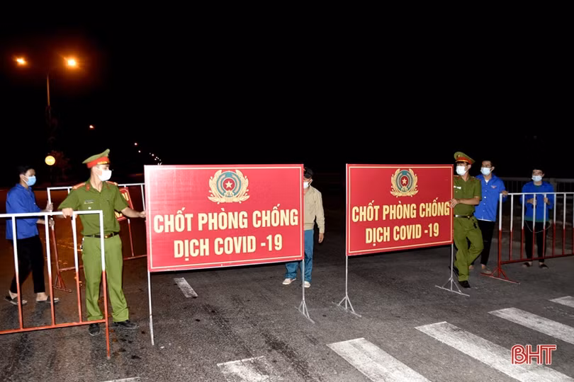 Lập 10 chốt kiểm soát vùng cách ly y tế toàn bộ thị xã Hồng Lĩnh
