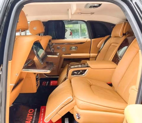 Ảnh chi tiết Rolls-Royce Ghost EWB 2021 đầu tiên về Việt Nam