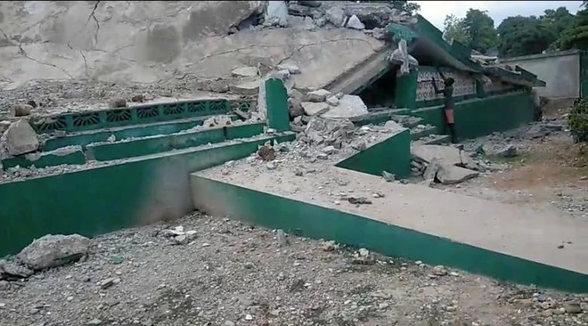 Haiti tan hoang sau động đất kinh hoàng, 1.297 người chết