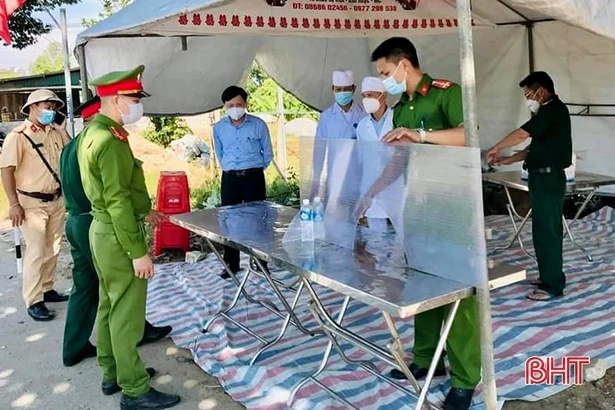Các địa phương ở Hà Tĩnh siết chặt quản lý người, phương tiện qua lại địa bàn