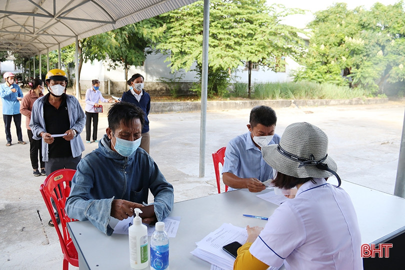 Các địa phương ở Hà Tĩnh tiêm vắc-xin phòng COVID-19 đợt 5