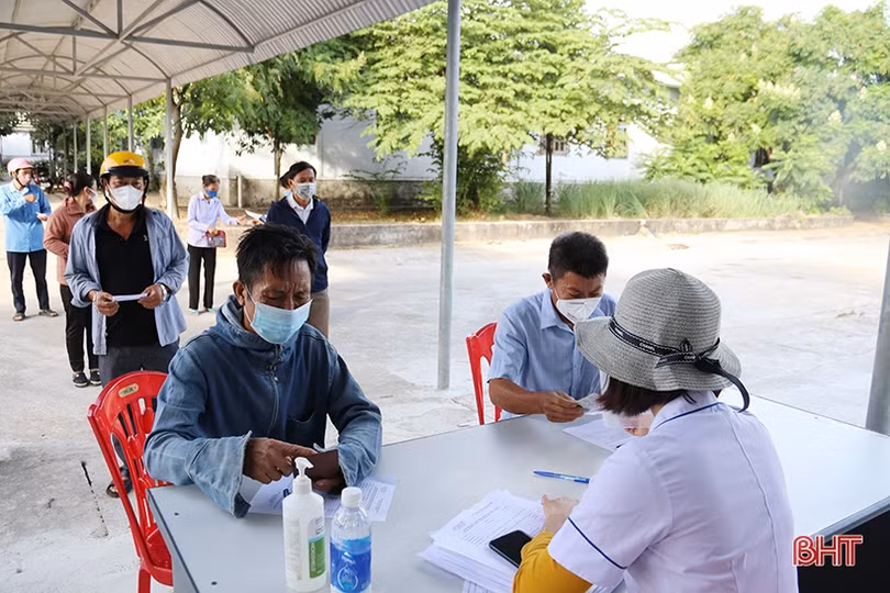 Các địa phương ở Hà Tĩnh tiêm vắc-xin phòng COVID-19 đợt 5