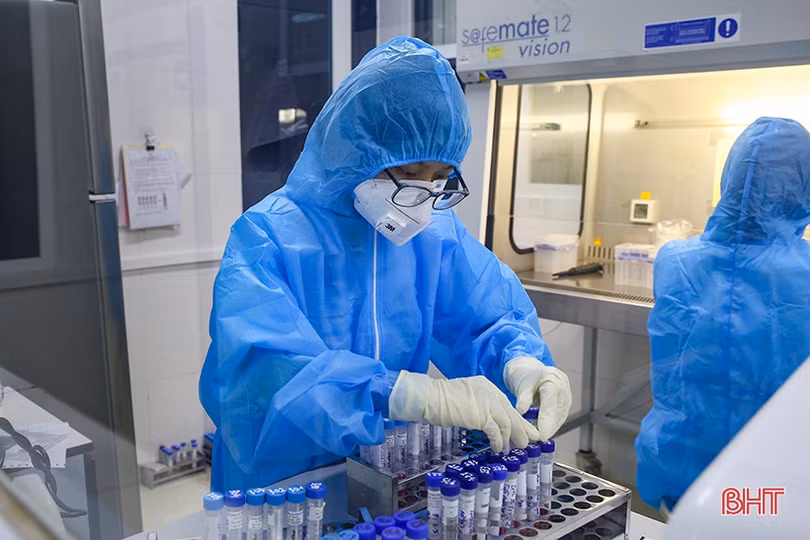 CDC Hà Tĩnh nối dài những “đêm trắng” tìm COVID-19